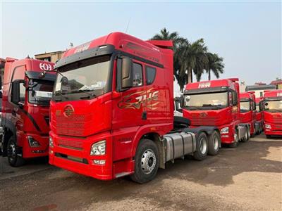 Xe đầu kéo Faw 2 cầu động cơ wechai 430Hp 2025